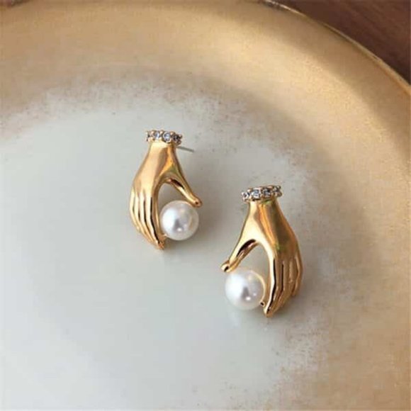 Unique Hand Holding Pearl Gold Earrings 2.2 cm - Picture 2 of 4